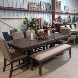 Dining Room And Kitchen Table Sets / Comedores 