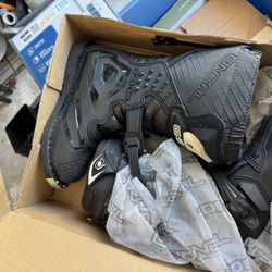 Kids Motorcycle Boots Size 5 Never Worn