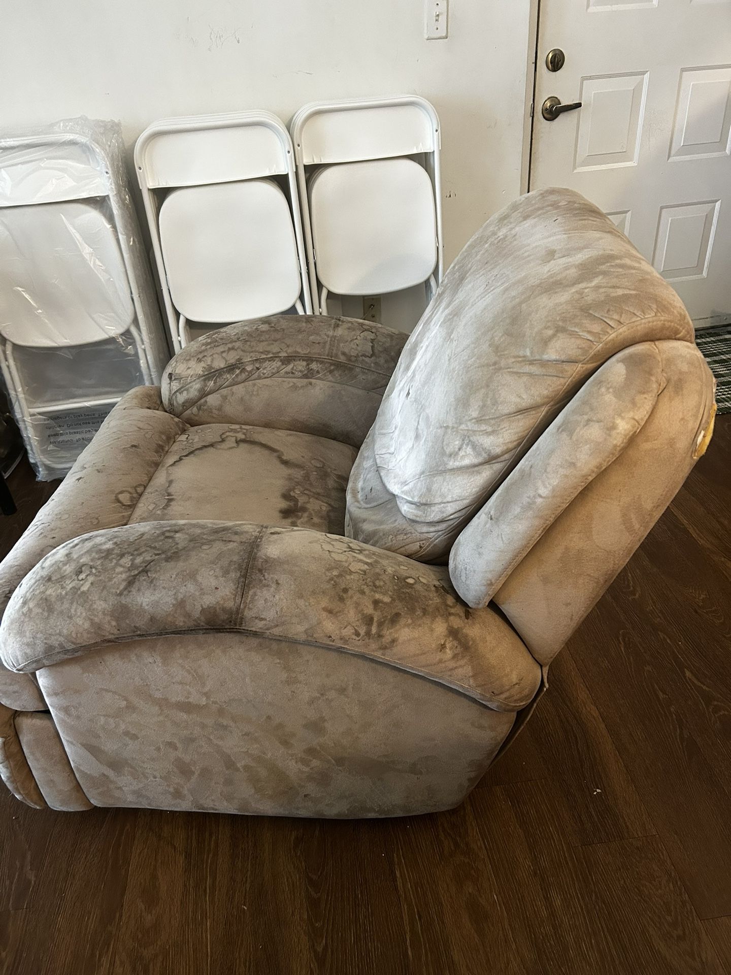 Recliner FREE PICK UP ONLY
