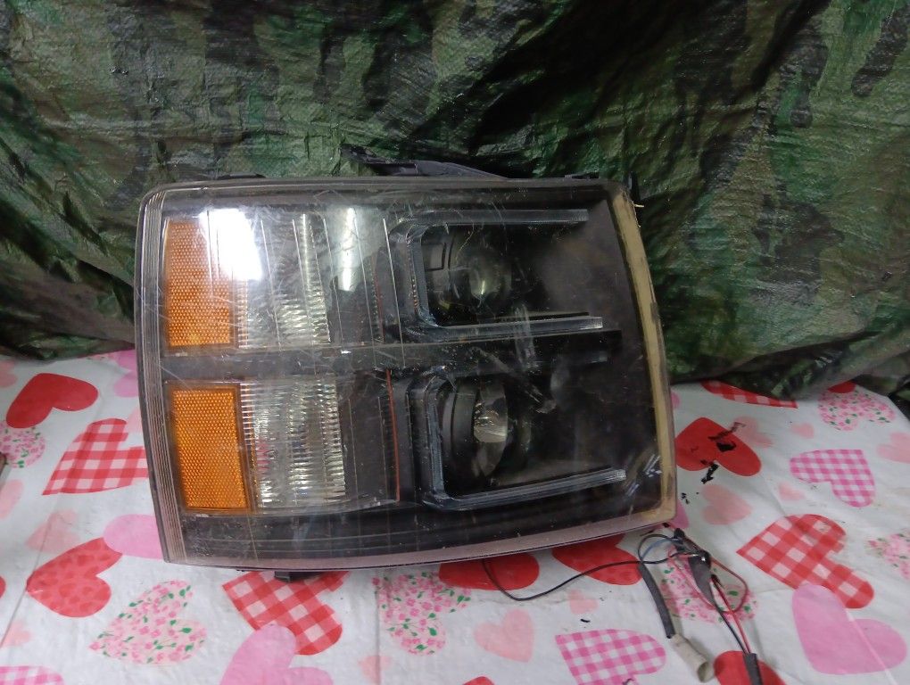 2007-13 Chevy Silverado Headlight 