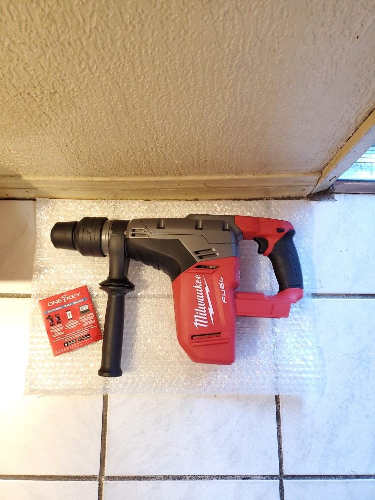 Milwaukee 1 9/16" Rotary Hammer Brushless Fuel M18