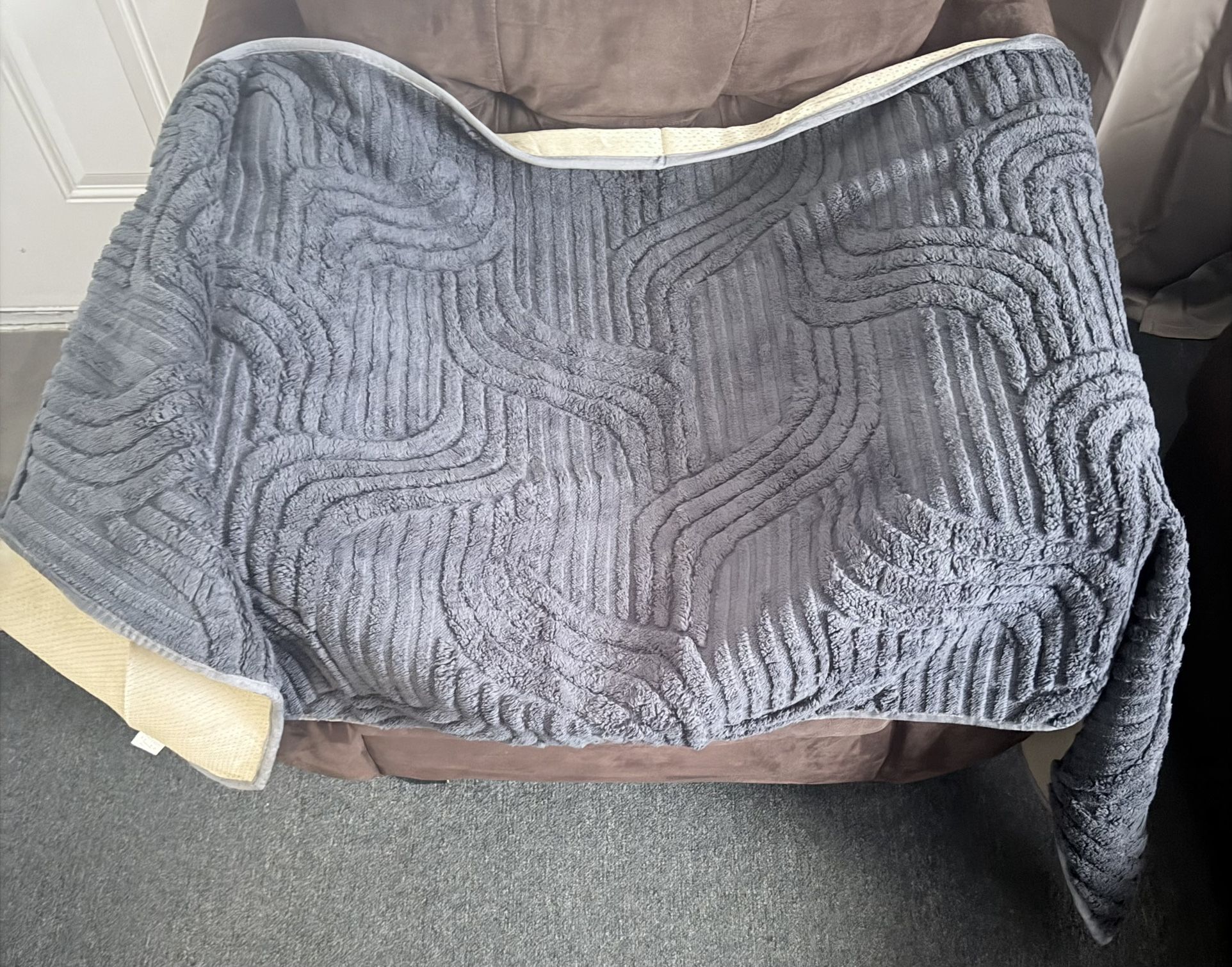 1 Piece Quilted Sofa Cushion Cover (dark grey)