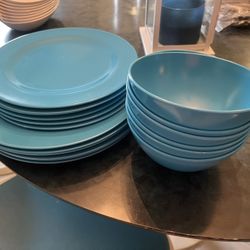 Set Of Turquoise Blue BPA-free Melamine dishes