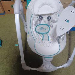 Baby Swing And Vibrates  Like New Has Batteries 