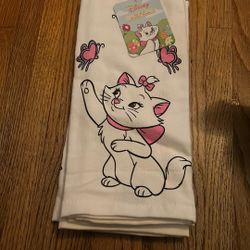 Disney Marie Towel Set New