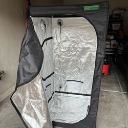 Complete Grow Tent Setup Light Filter Fans Watering Chemicals Trimming