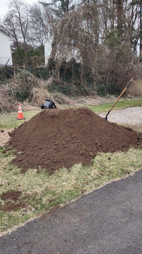 FREE! Topsoil (Pick Up Only)