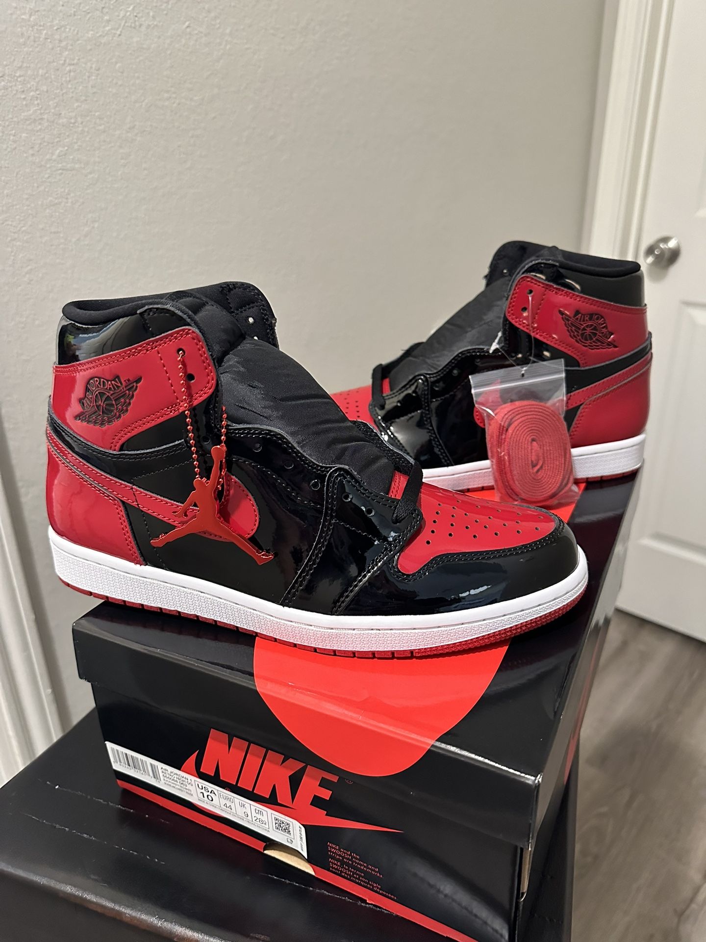 Air Jordan Retro 1 Patent Bred