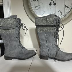 Gray Tie Up Boot 
