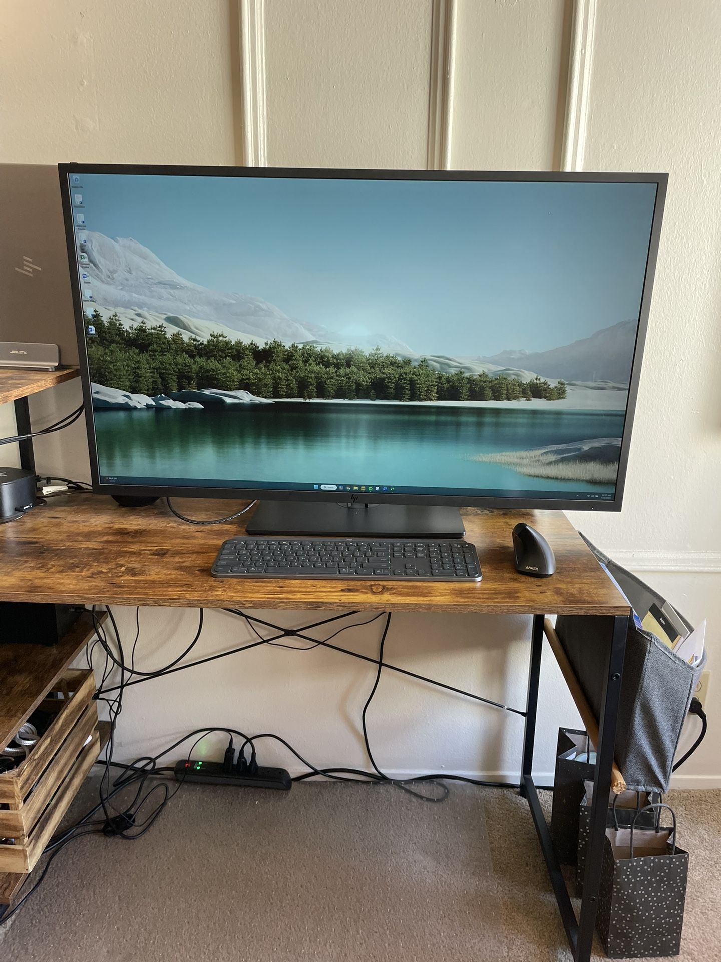 HP Z43 - Giant Computer Screen! Great For Artists