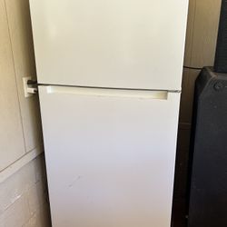 Vissani 18 Cu Ft Refrigerator 