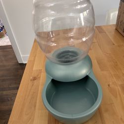 Water dispenser for Cat or Small Dog