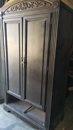 BEAUTIFUL VINTAGE BLACK ARMOIRE TV STAND GABINET AND A DRAWER