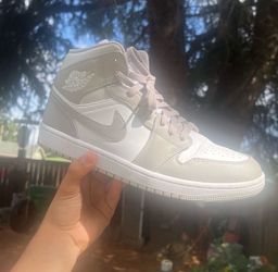 Air Jordan 1 Mid “Bone White”