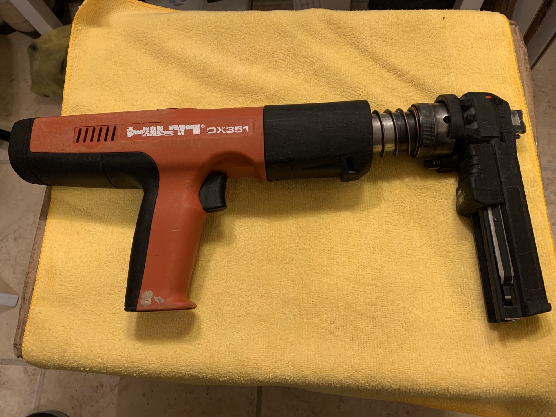 Hilti DX351 with X-MX32 Magazine-Power Acuated Tool Gun Fastener.