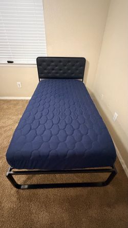 Cama Twin completa con colchón – nueva (solo 3 semanas de uso)