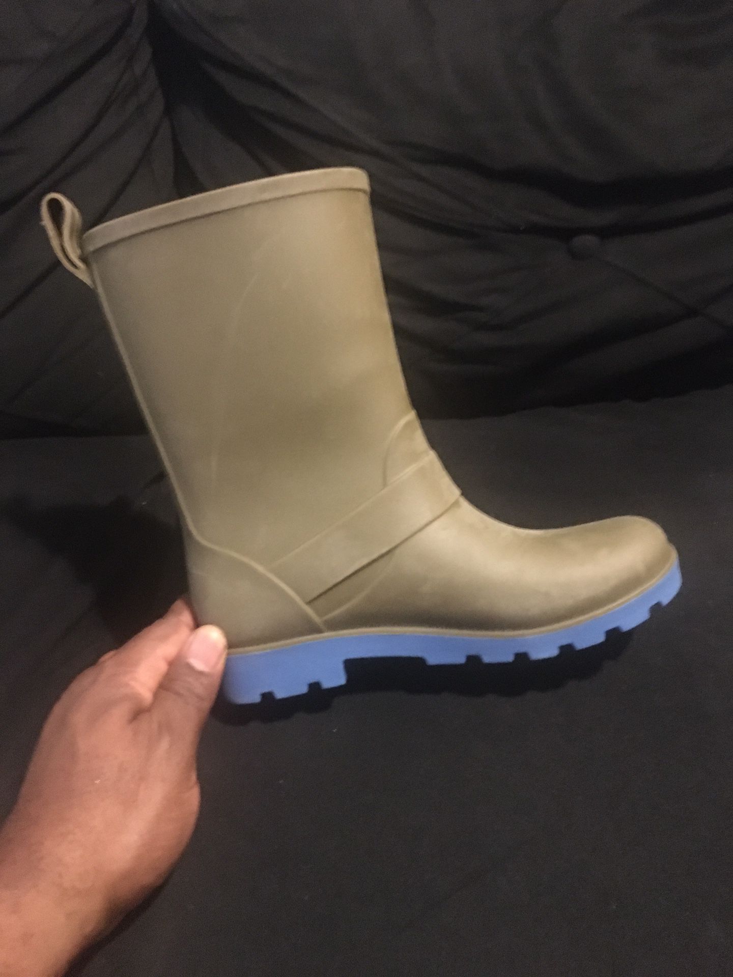 “Native” rain boots for a 6-8 year old