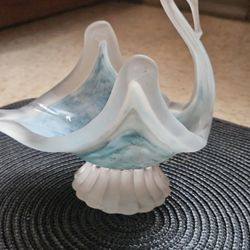  Murano glass swan bowl, 