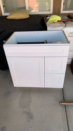 Vanity w-33”h-34.5”d-21” inches