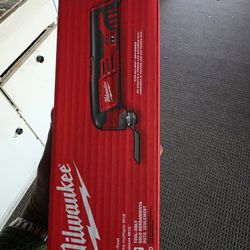 Milwaukee Oscillating Tool With Battery And Charger