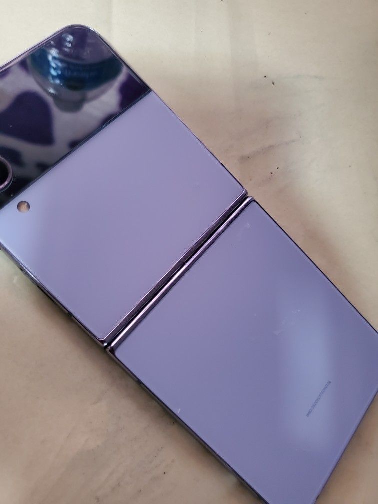 Galaxy Flip 4 256 Gig