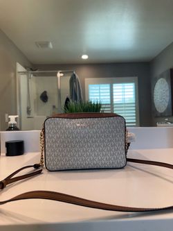 Michael kors crossbody