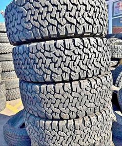 265/65/18 Bfgoodrich Selling a set of 4 tires in excellent condition 🫡