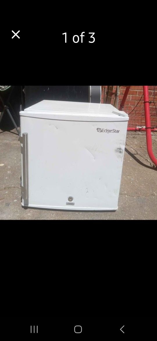 Edgestar Mini Fridge For Sale