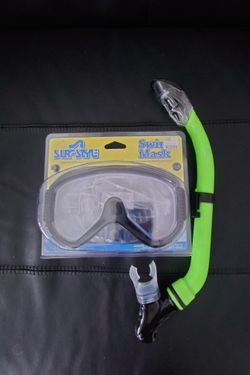 Diving mask brand new and closing valve snorkel $35 value only $10!