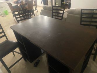 Selling an table with 4 chairs