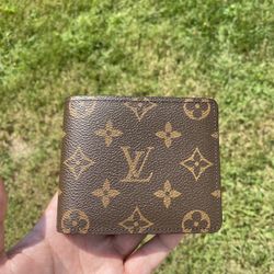 louis vuittons mens wallet used