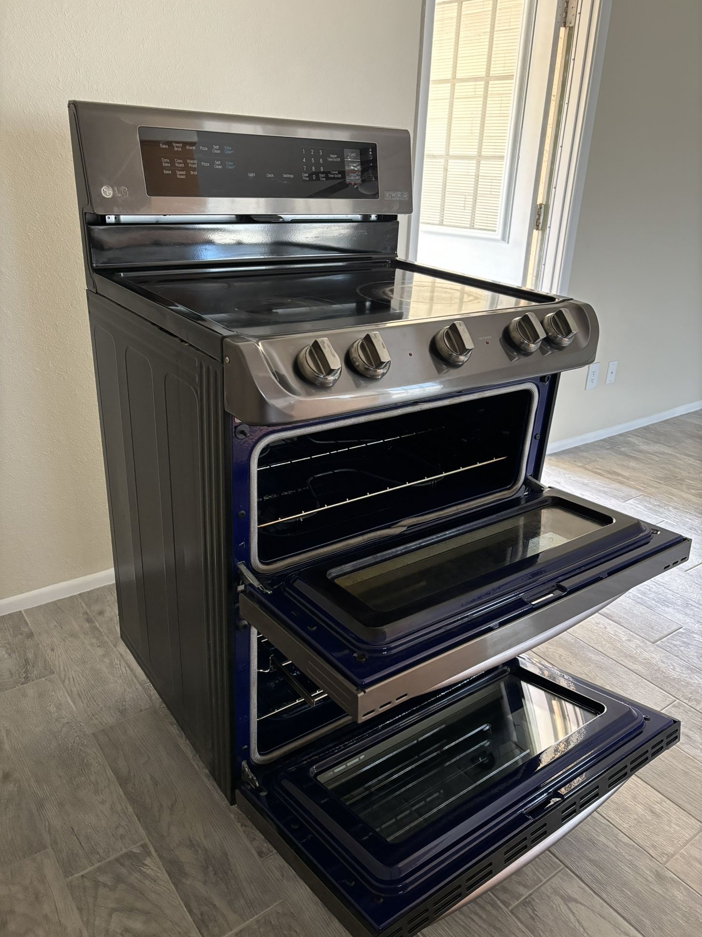 LG Electric Double Oven/Air Fryer 30 inch for Sale in Phoenix, AZ OfferUp