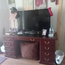 52' Color TV Not WiFi Compatabile 
