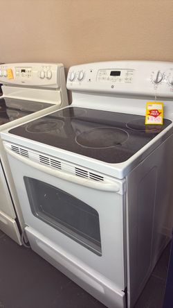 Nice like new GE electric stove