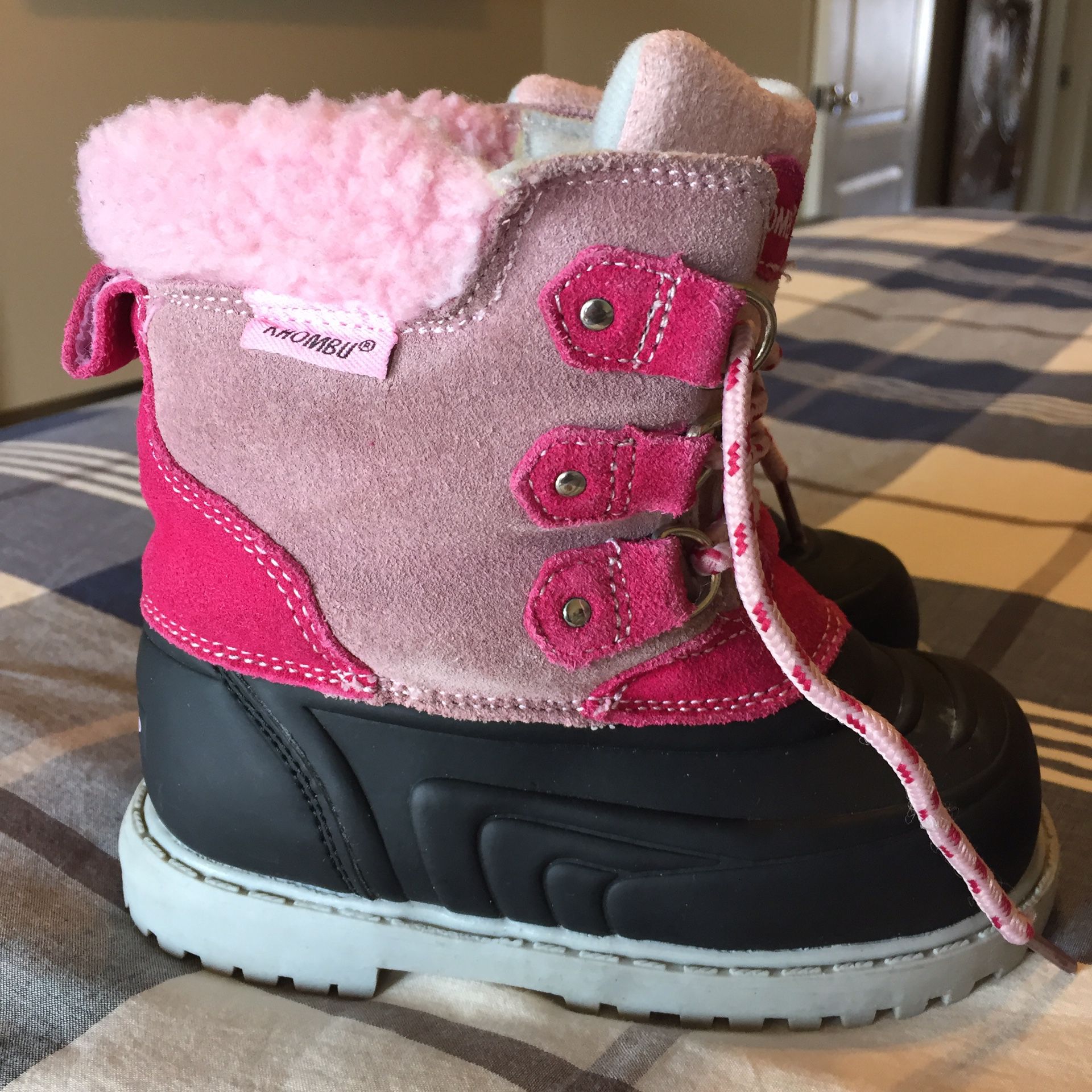 Girls size 9 Khombu Snow boots, warm & waterproof