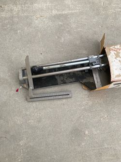 Tile cutter