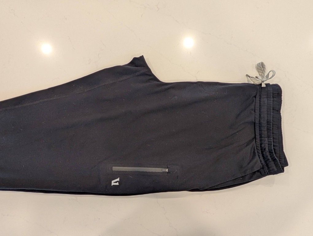 Like NEW Vuori Mens Jogger Performance - Size XL Black - Pants Sweatpants