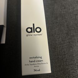 alo Hand Cream And S/M Performance Tab Socks
