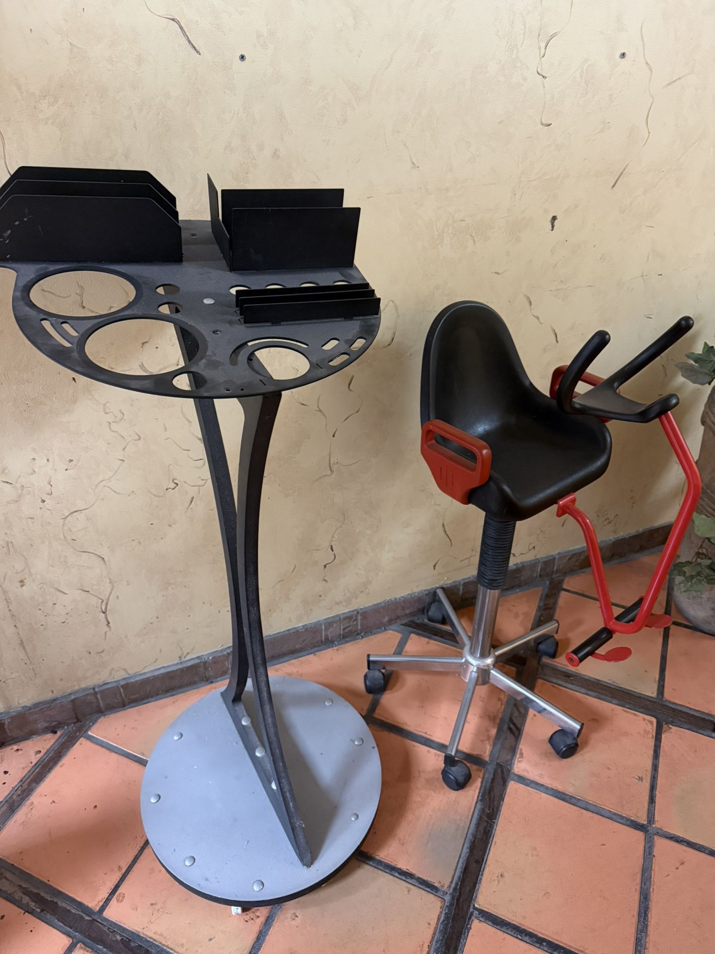 Kids Haircut Chair – Fun Car Style with Steering Wheel on Wheels – Santa Monica