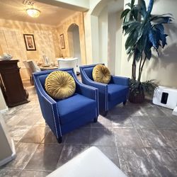 Beautiful set of two navy blue nailhead trim accent chairs in excellent condition