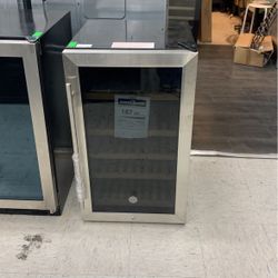 GE 31 Bottle Beverage Cooler