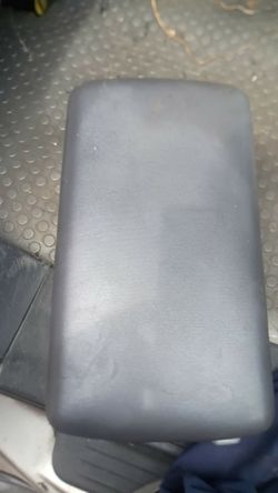 Honda Element Driver Seat center console armrest with hardware