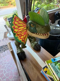 Jurassic World Dilophosaurus Dinosaur Action Figure