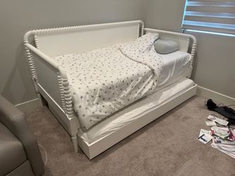 Used Pottery Barn twin white daybed