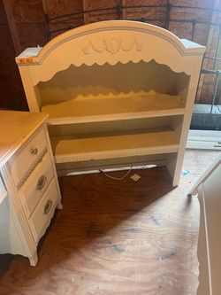 Girls Bedroom Set - Moving