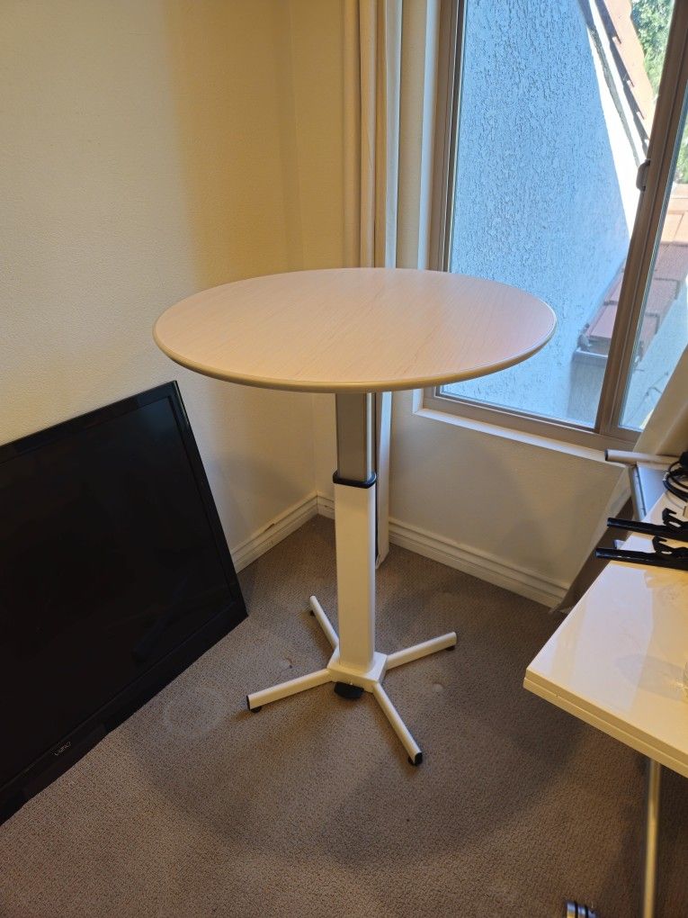 Adjustable Height Round Table