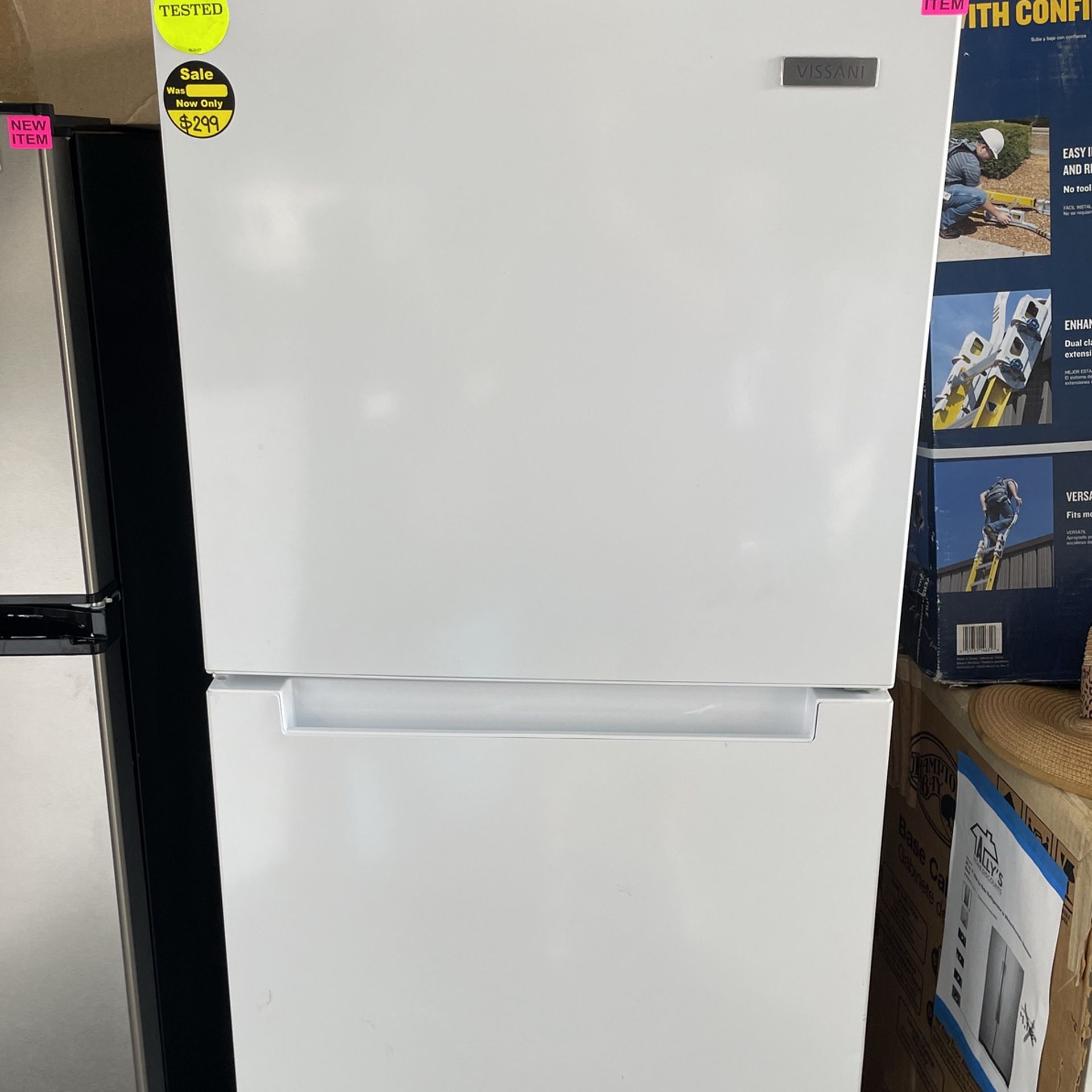 Vissani Mini Fridge 10.1 Cu Ft In Color White