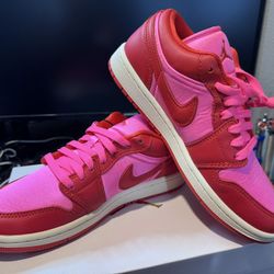 Nike Jordans - Ladies 7 - New In Box