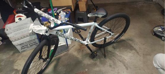 Throne Cycles The Goon 29” Complete - Chad D2 White