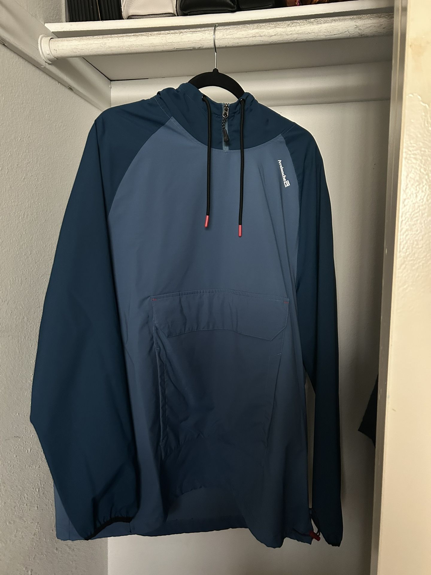 Avalanche Windbreaker 
